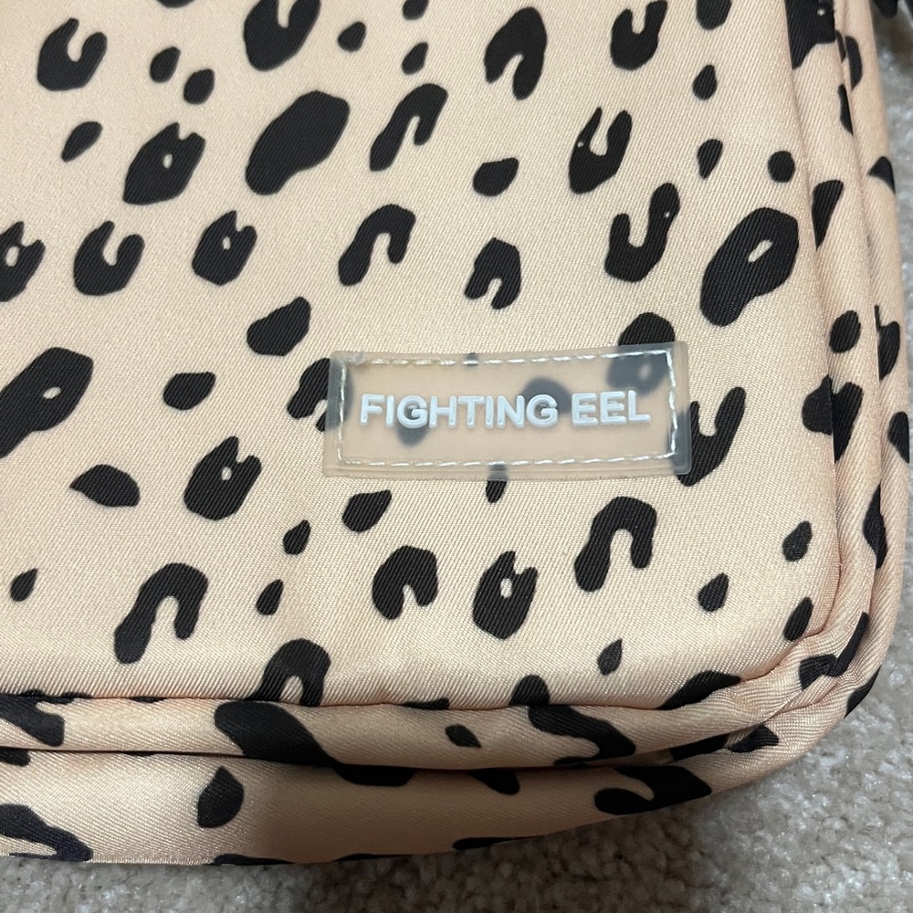 Fighting eel crossbody - image 2